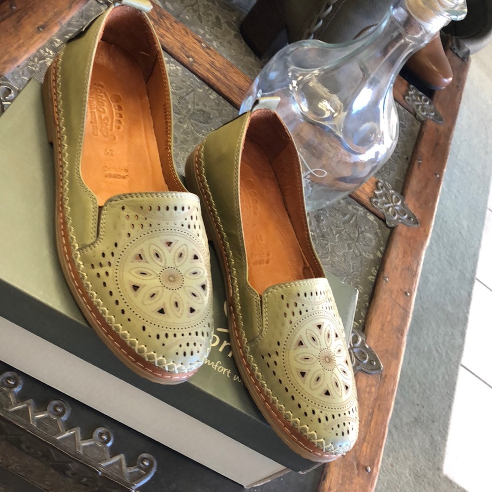 Spring Step Leather Flat slip on EUR size 36,37,39 Olive Green